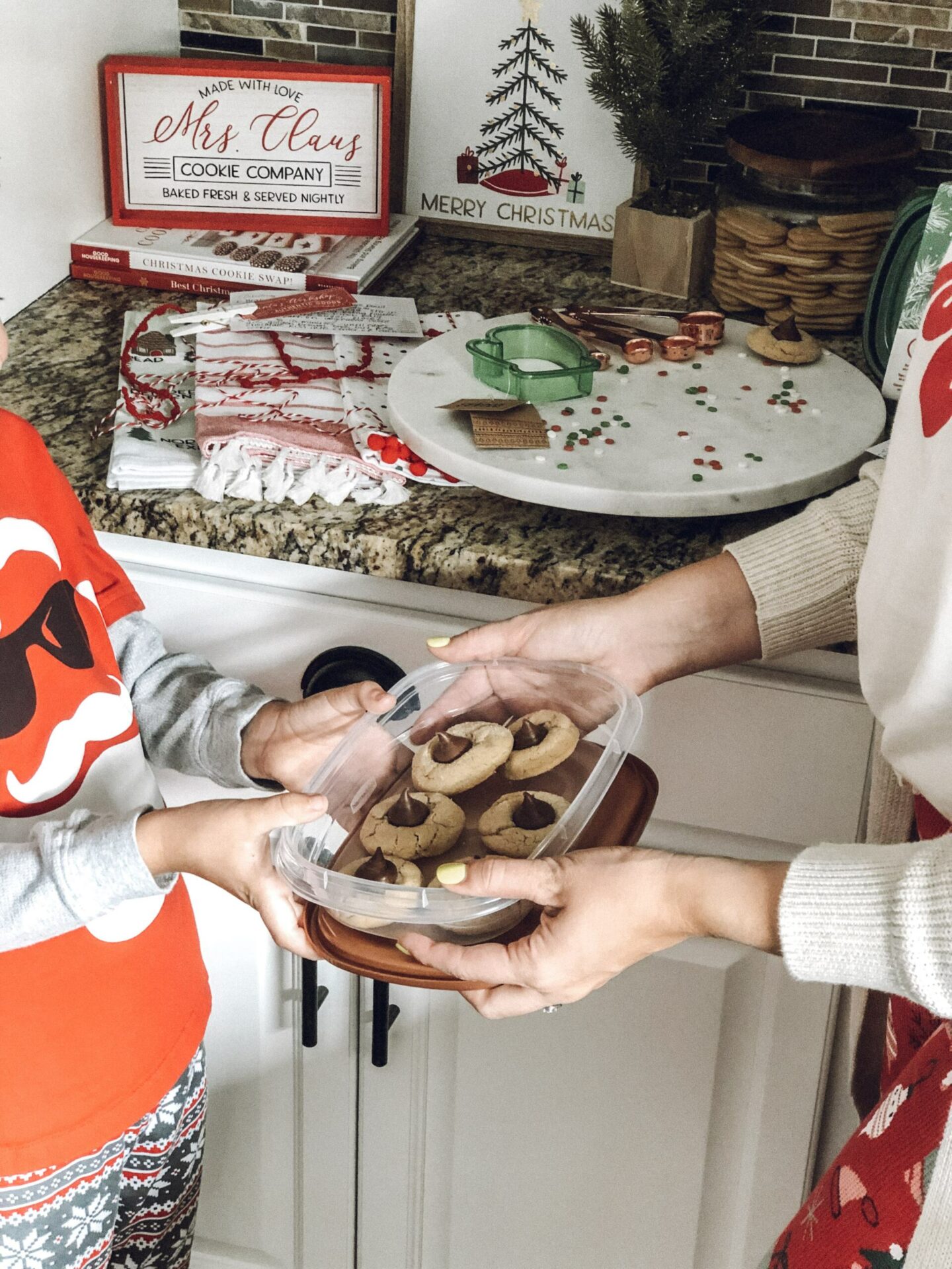 Christmas cookies, Gift Giving│Homemade Baked Goods and Cookie Baking Kits