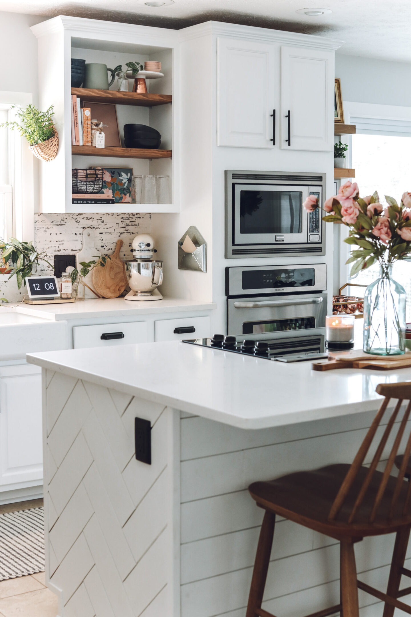 Bright modern kitchen